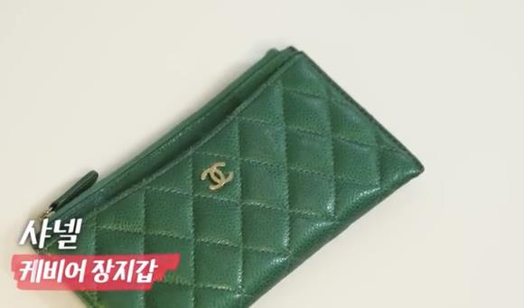 Metallic Green Quilted Caviar Classic Long Zip Pouch Pale Gold Hardware,  2018